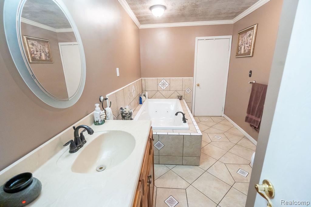 19495 Wherle Drive, Riverview, MI 48193 — Photo 22