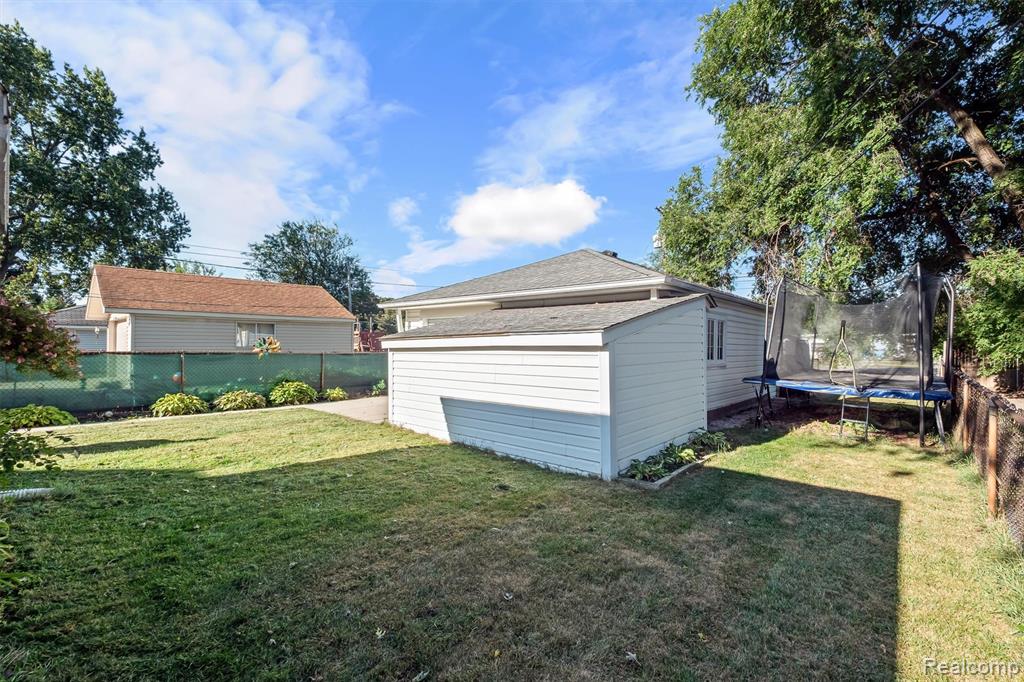 917 N Edison Avenue, Royal Oak, MI 48067 — Photo 42