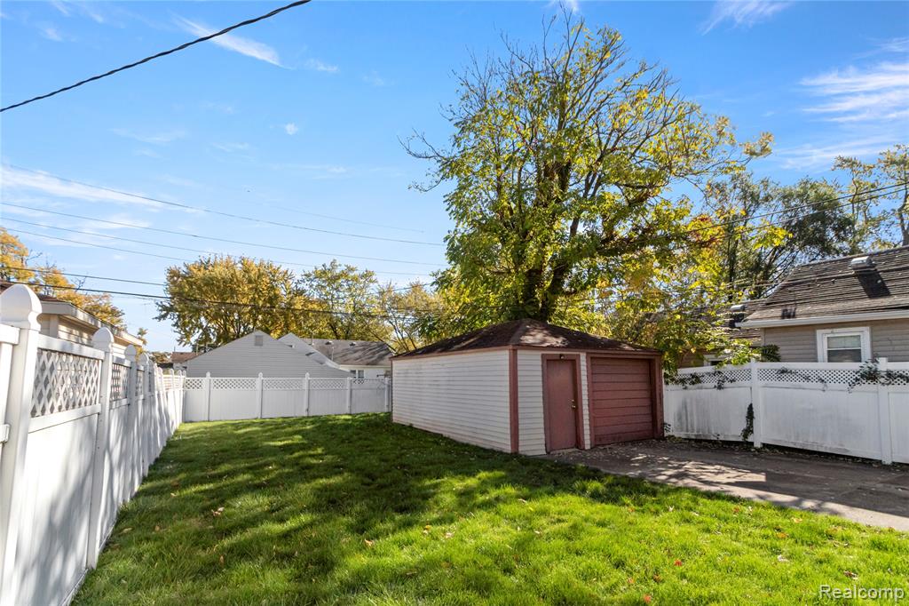 4915 Raymond Avenue, Dearborn Heights, MI 48125 — Photo 24