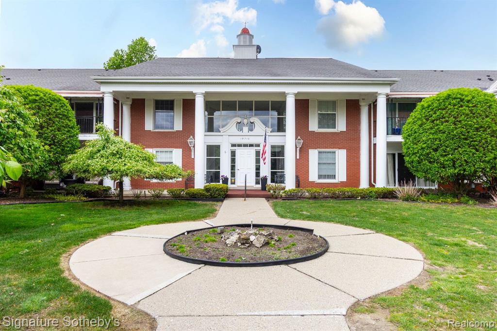 19710 W 13 Mile Road, 101, Beverly Hills, MI 48025