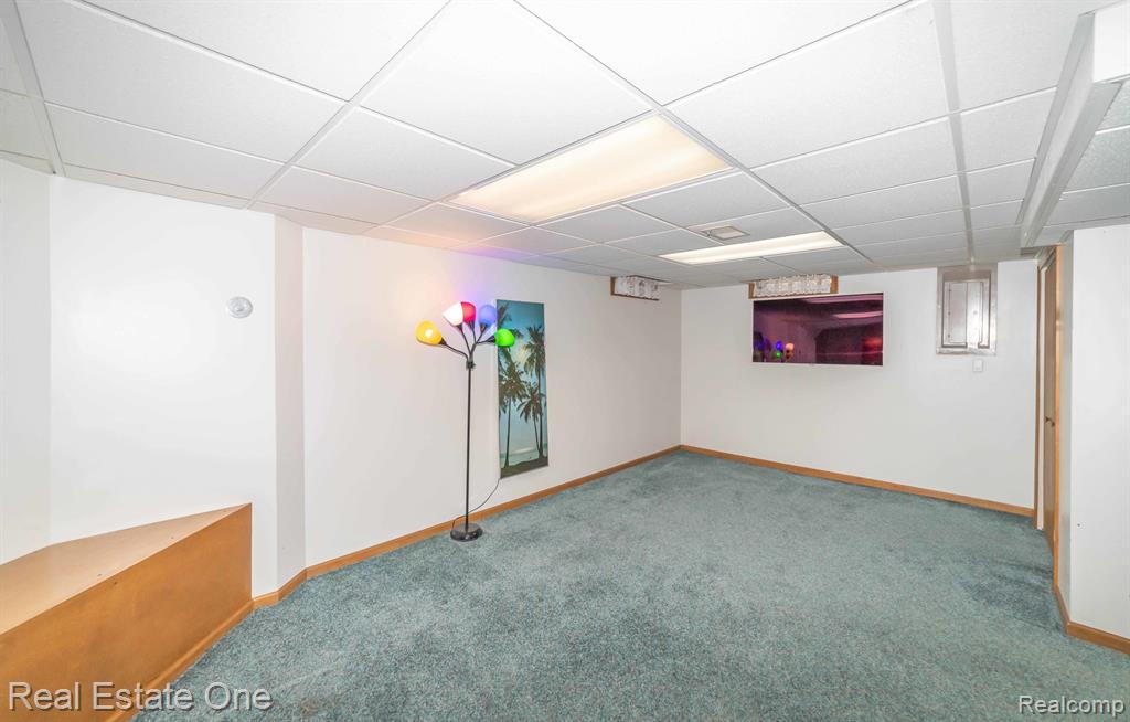 8260 ENGLEWOOD Drive, Clarkston, MI — Photo 50