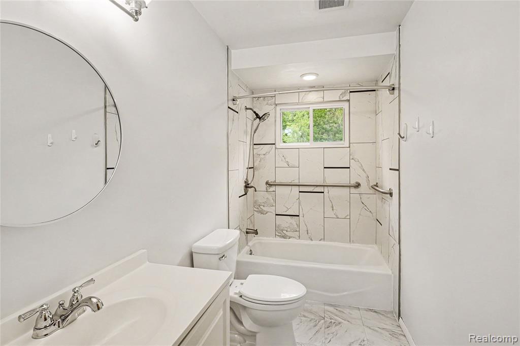 606 Hickory Street, Fenton, MI 48430 — Photo 16