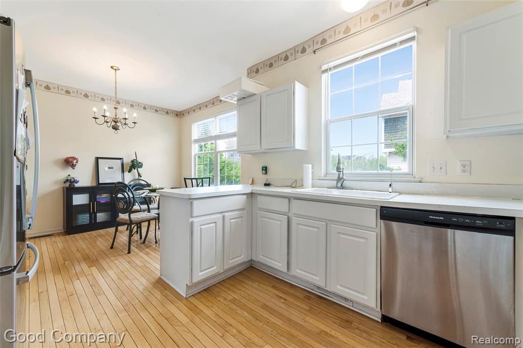 4742 Maddie Lane, Dearborn, MI 48126 — Photo 15