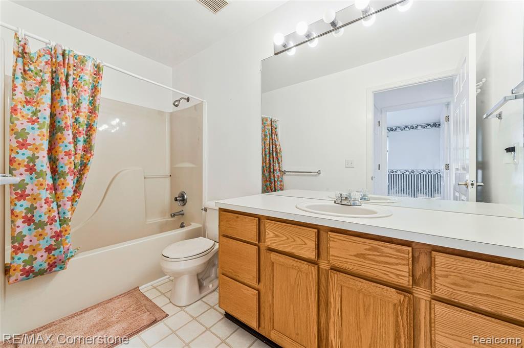 8307 Parkside Drive, Westland, MI — Photo 38