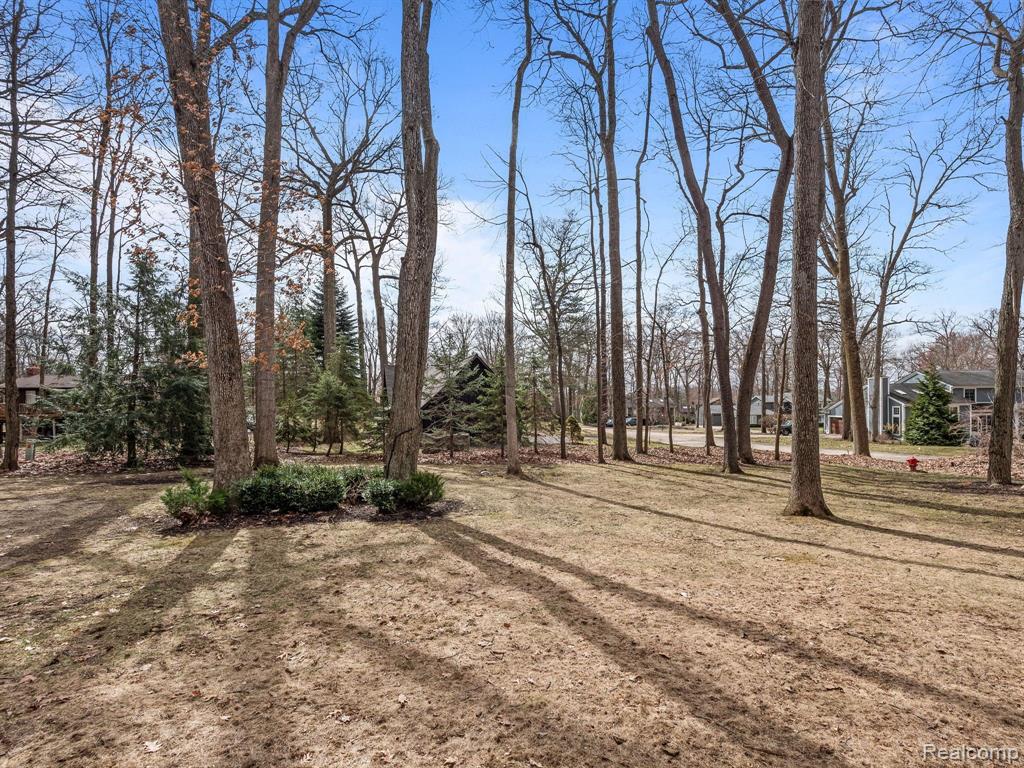 7111 Elder Court S, West Bloomfield, MI 48324 — Photo 48