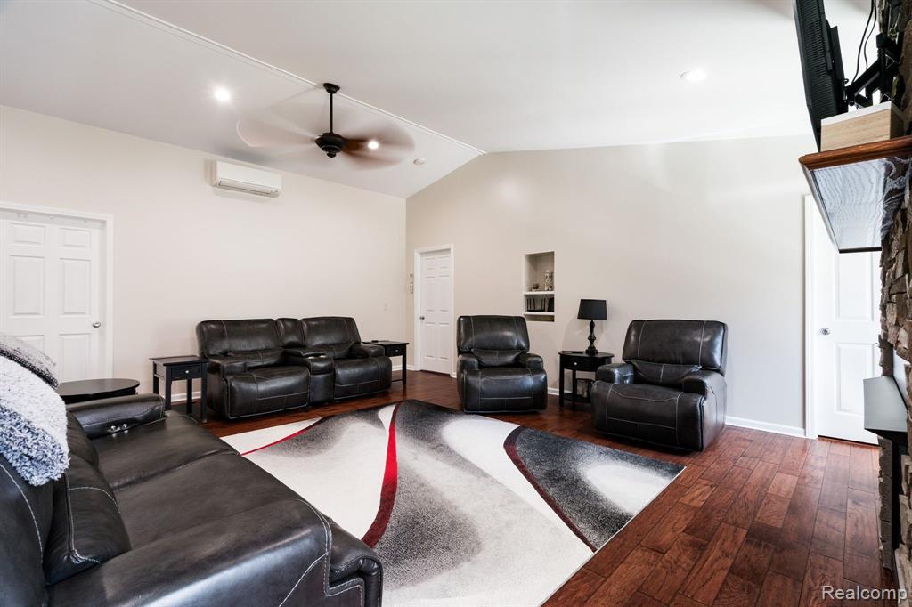8660 SARGENT Road, Fowlerville, MI 48836 — Photo 18