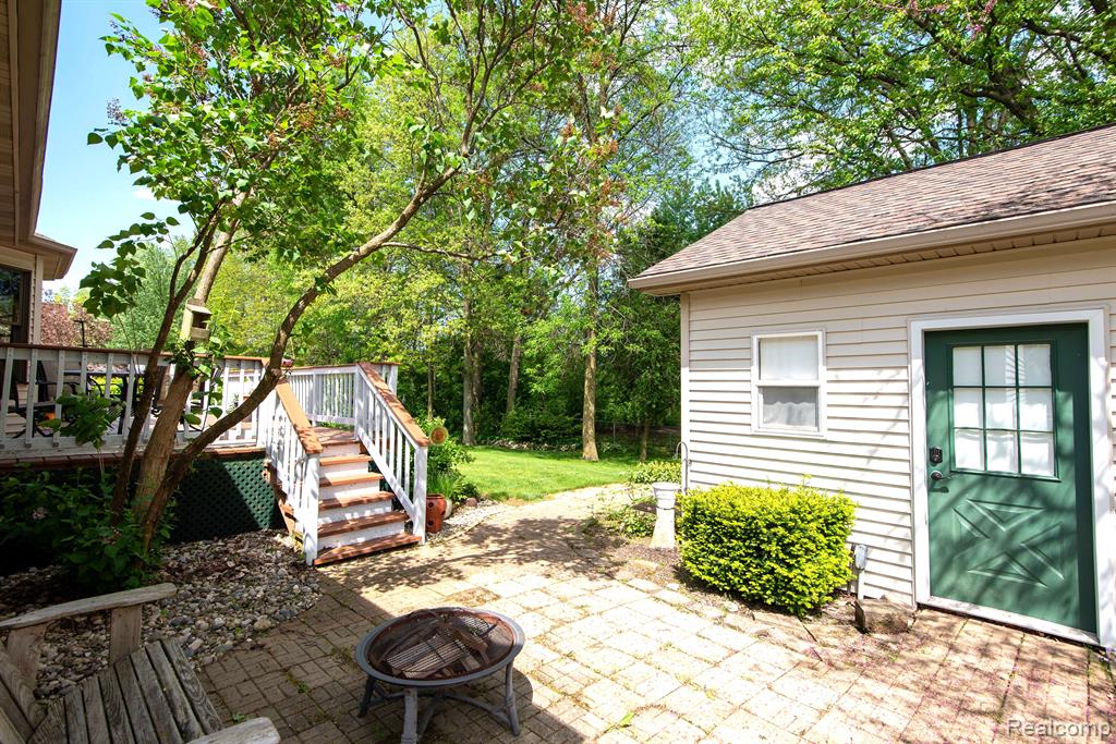 906 VILLAGE Drive, Davison, MI 48423 — Photo 48
