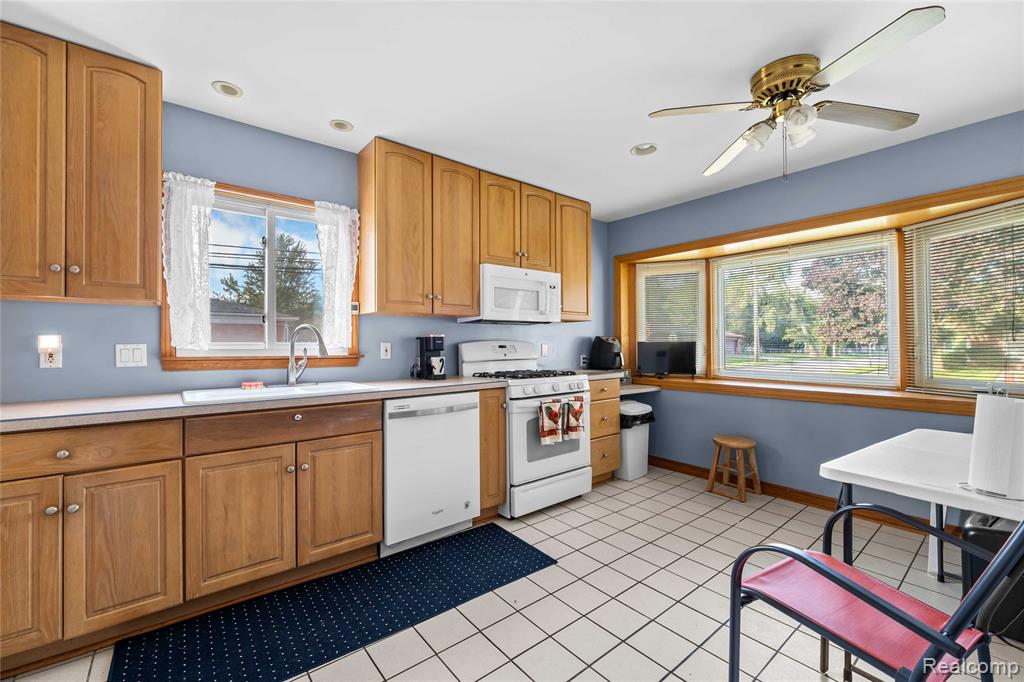 4402 Vassar Street, Dearborn Heights, MI 48125 — Photo 6