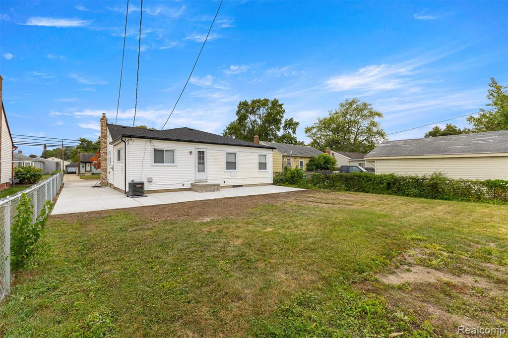 836 Garden Street, Garden City, MI — Photo 42