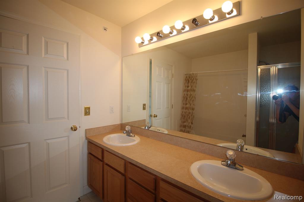 423 CHERRY ORCHARD Road, Canton, MI 48188 — Photo 12