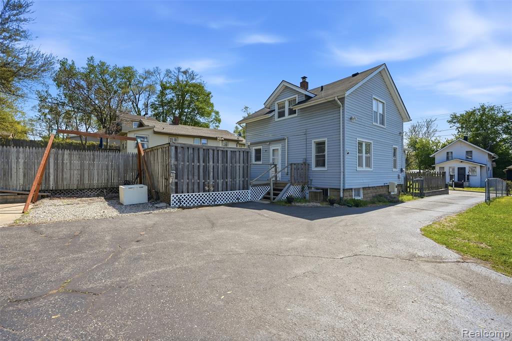 635 Lounsbury Avenue, Pontiac, MI 48340 — Photo 23