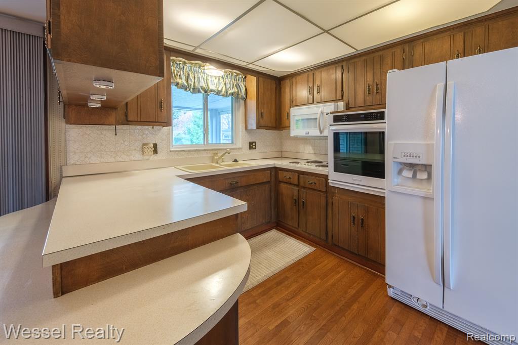 6769 DONNYBROOK Drive, Shelby Twp, MI 48316 — Photo 13