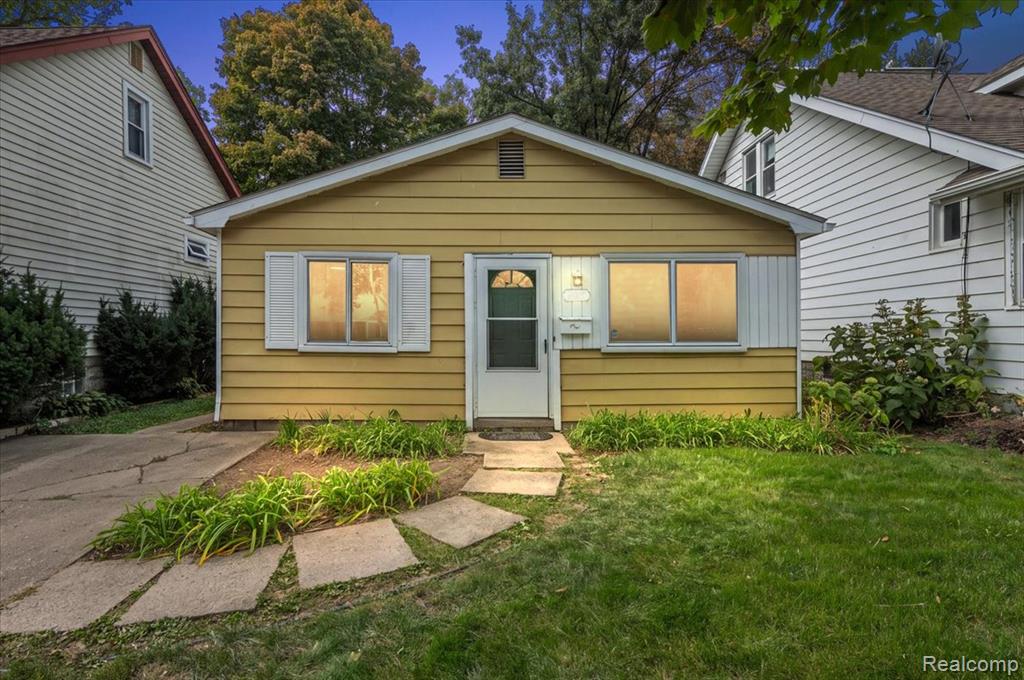 215 Edgewood Place, Ferndale, MI 48220