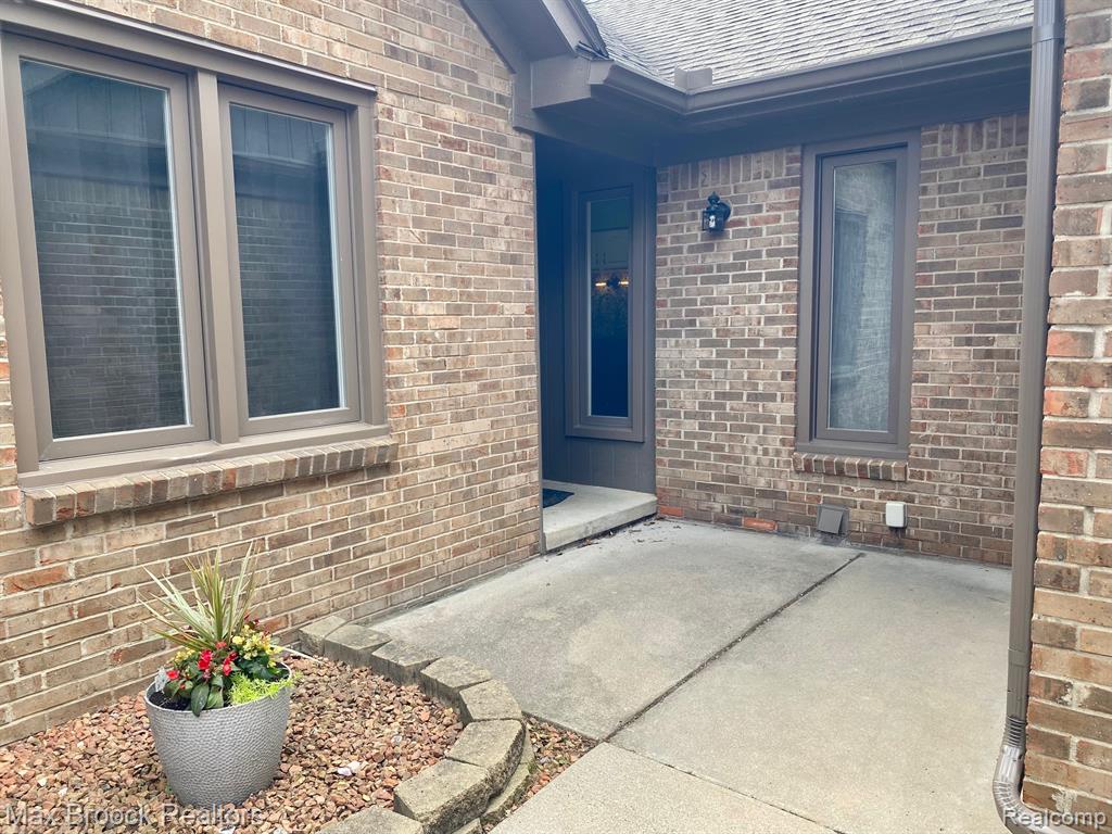 16226 PINE RIDGE Drive, Fraser, MI 48026 — Photo 3