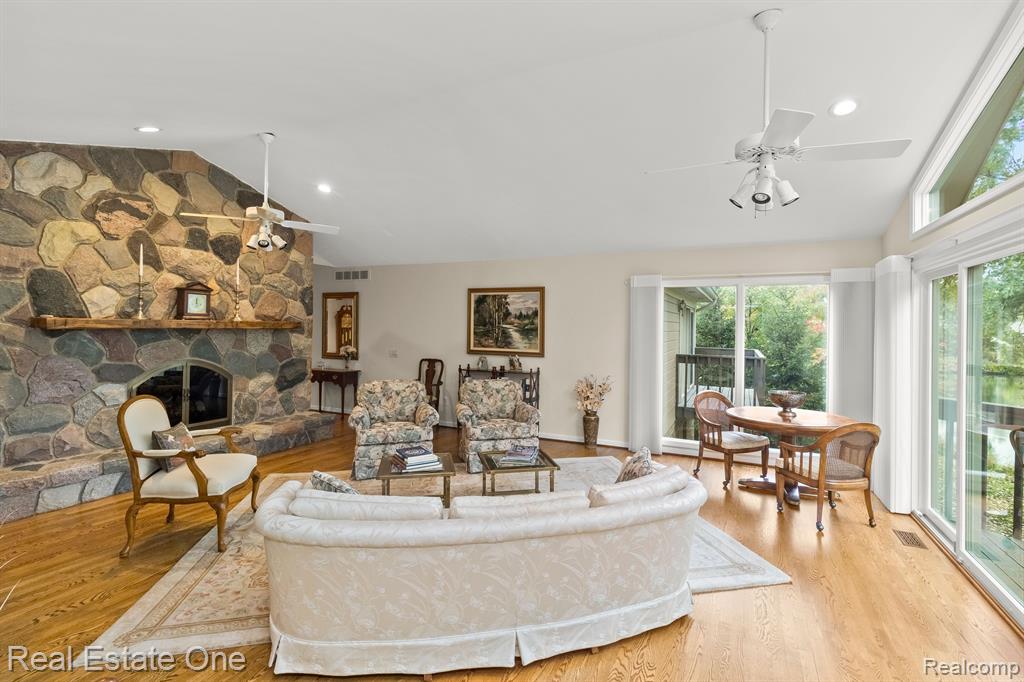 4342 MEADOW Lane, Orchard Lake Village, MI 48323 — Photo 13