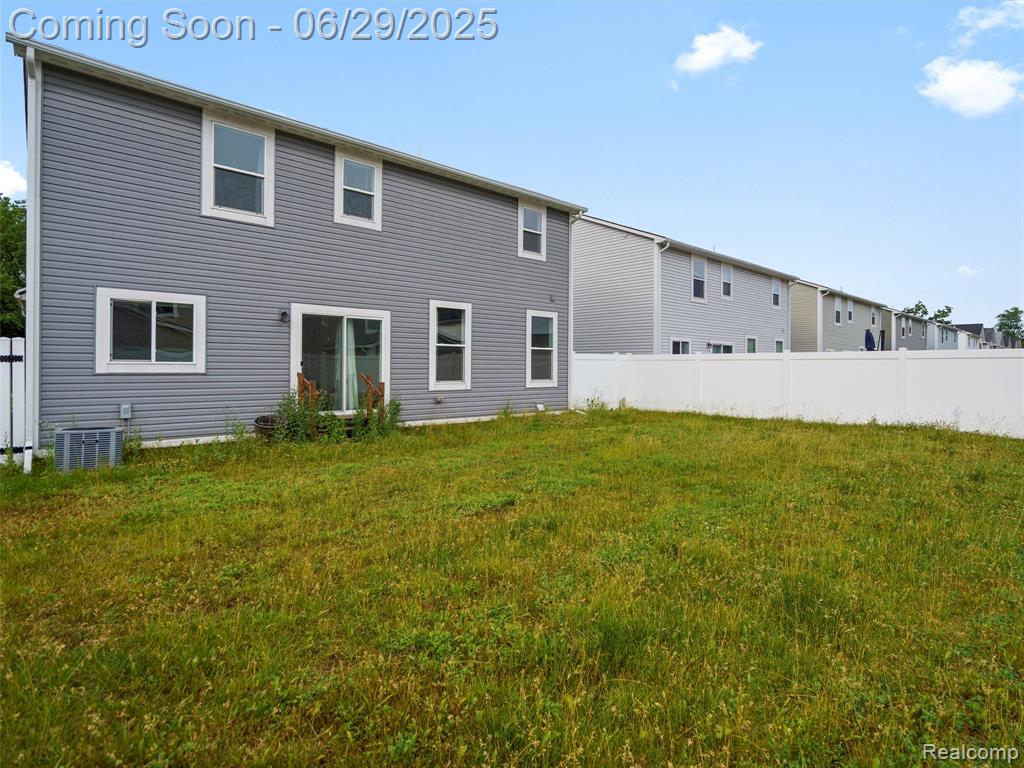 399 W DALLAS Avenue, Madison Heights, MI 48071 — Photo 6