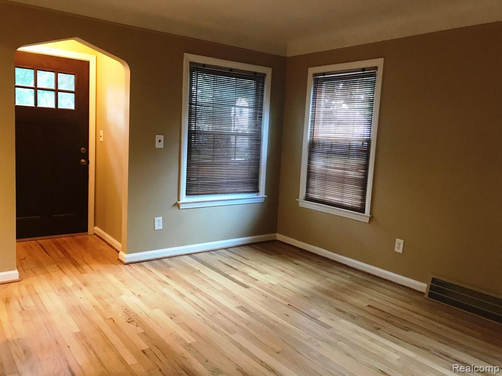 537 ROTH Boulevard, Clawson, MI — Photo 3