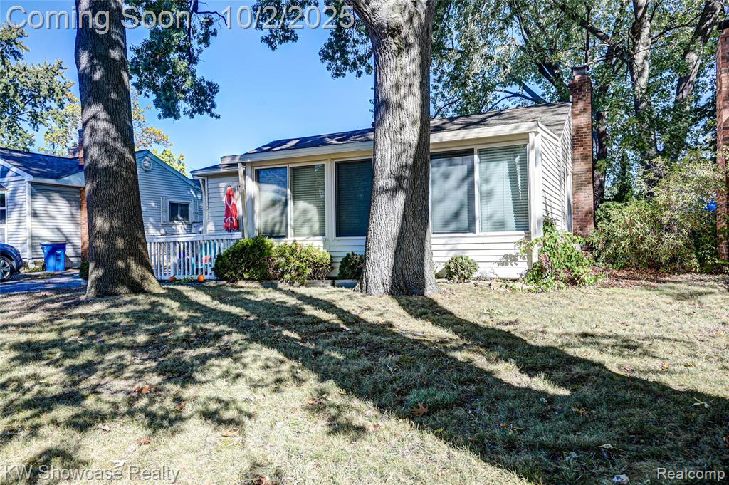 5596 Eldridge Drive, Waterford, MI 48327 — front exterior