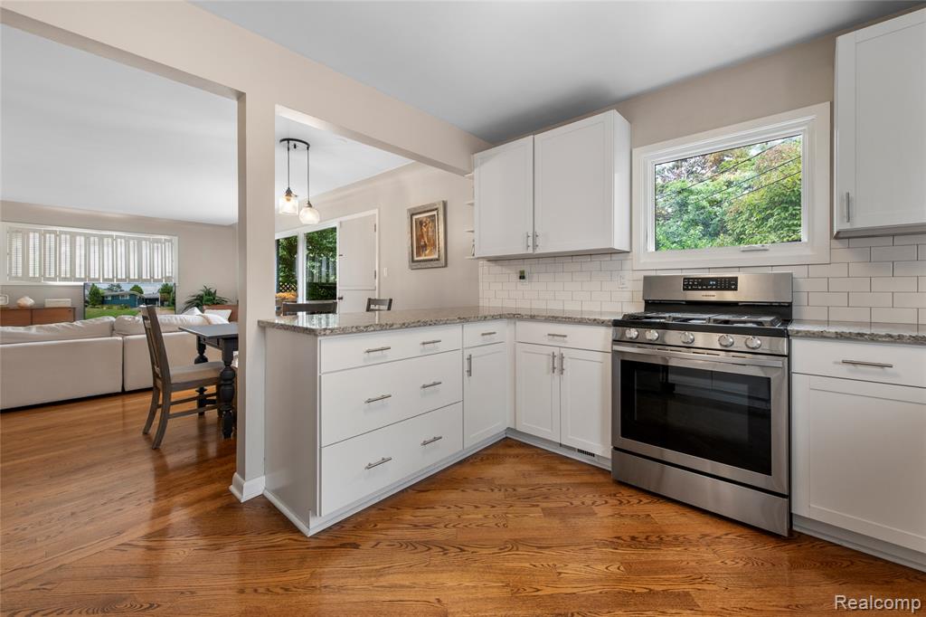 10534 Kingston Avenue, Huntington Woods, MI — Photo 13
