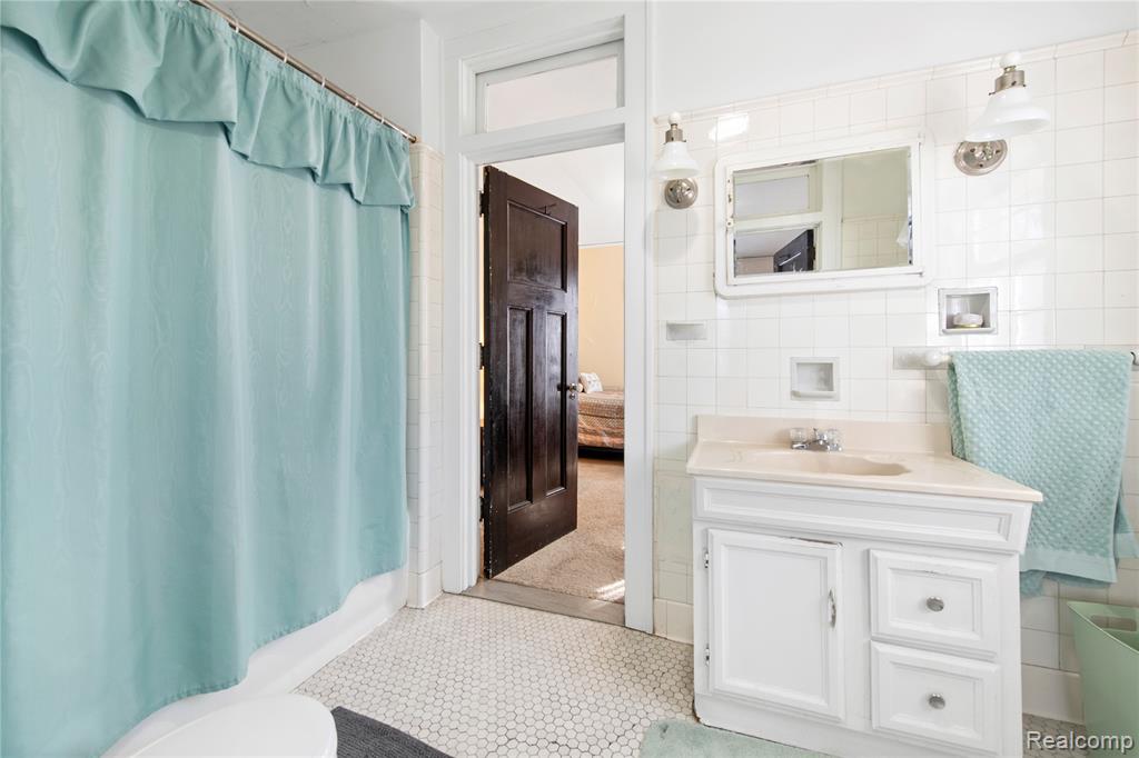 1695 Chicago Boulevard, Detroit, MI 48206 — Photo 37