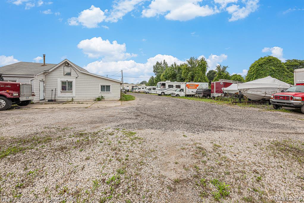 33833 Garnet Street, Clinton Twp, MI 48035 — Photo 14