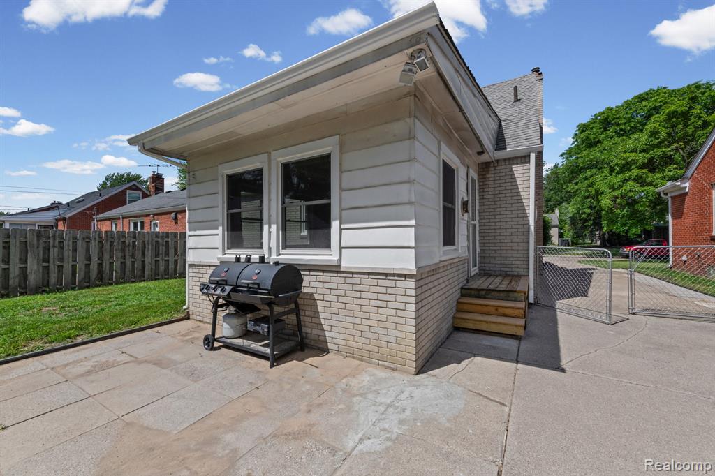 20700 Damman Street, Harper Woods, MI 48225 — Photo 33