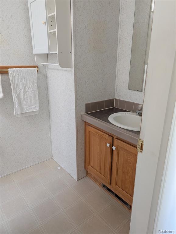 38083 Orleans, Clinton Twp, MI 48038 — Photo 10