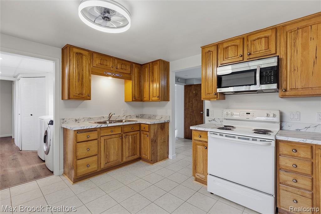 1392 Maple Grove Road, Lapeer, MI 48446 — Photo 14