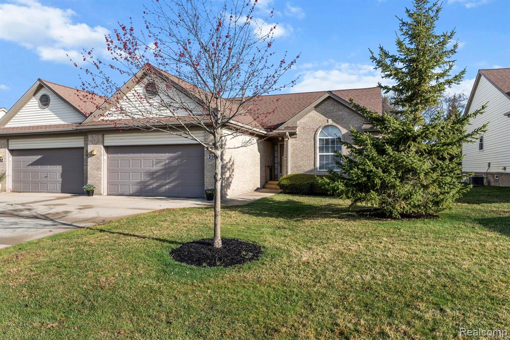 250 Winding Brook, Commerce Twp, MI 48390 — Photo 2