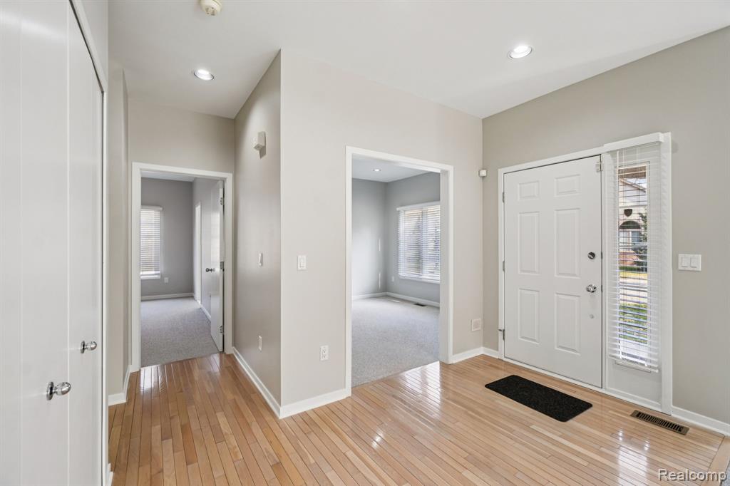 7366 Crackling Creek Circle, 1, West Bloomfield, MI — Photo 3
