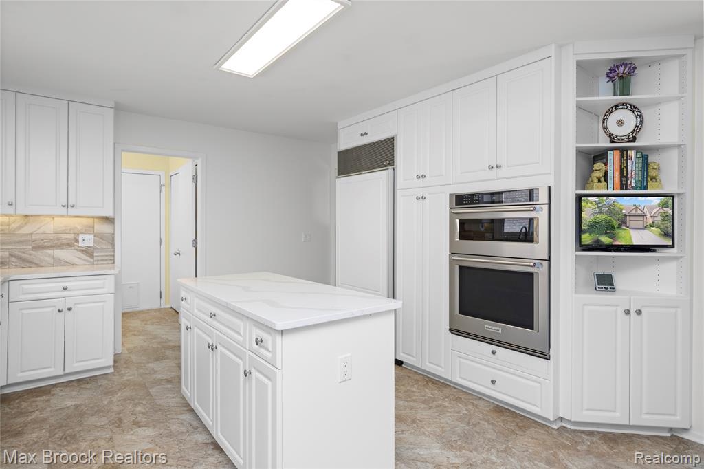 4860 Lagoons Circle, West Bloomfield, MI 48323 — Photo 25