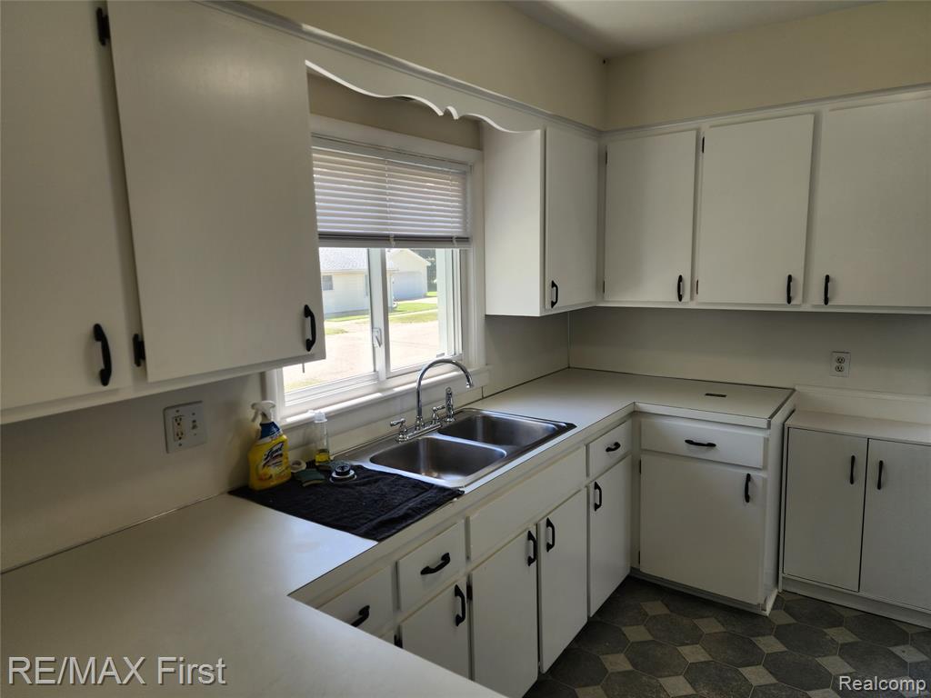 995 Lakeview Street, Waterford, MI 48328 — Photo 11