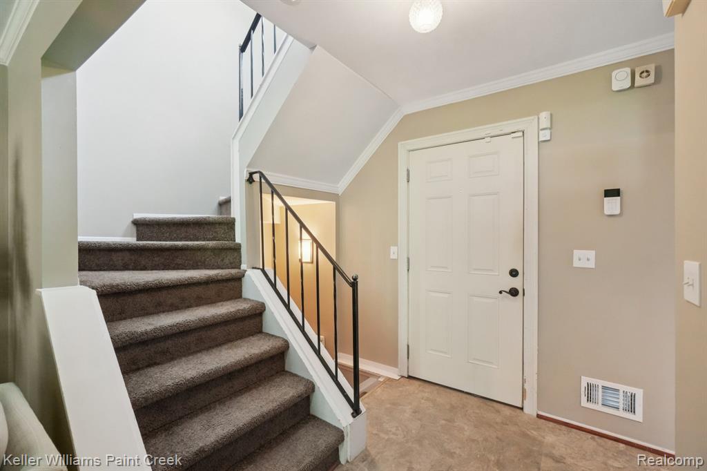 19610 Raleigh Circle N, Southfield, MI 48076 — Photo 17
