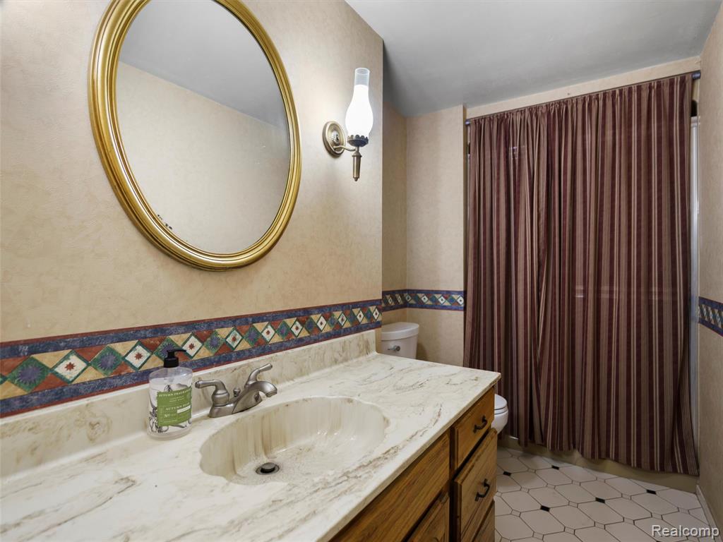 4351 Queens Way, Bloomfield Hills, MI 48304 — Photo 36