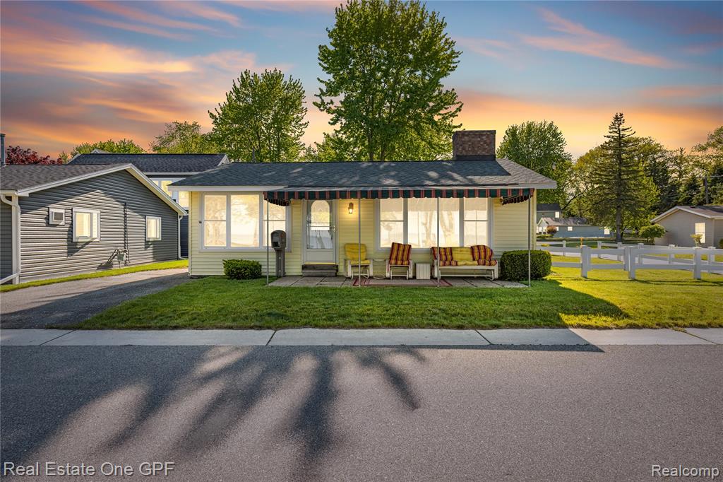 5871 Manor Drive, Fort Gratiot, MI 48059