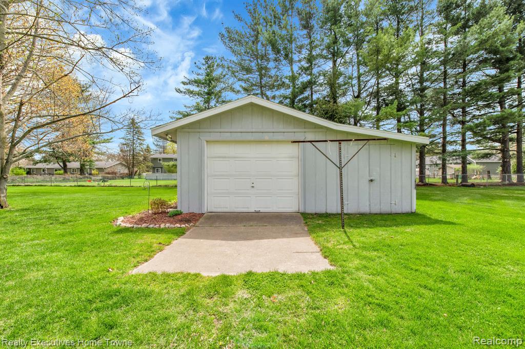 4681 BUCKINGHAM Drive, Port Huron, MI 48060 — Photo 26