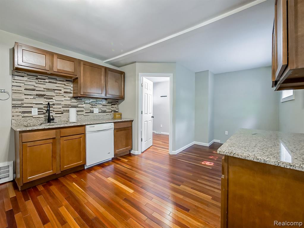 4205 Syracuse Street, Dearborn Heights, MI 48125 — Photo 3
