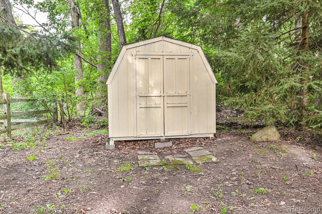 978 Oak Ridge Circle, Brighton, MI 48116 — Photo 43