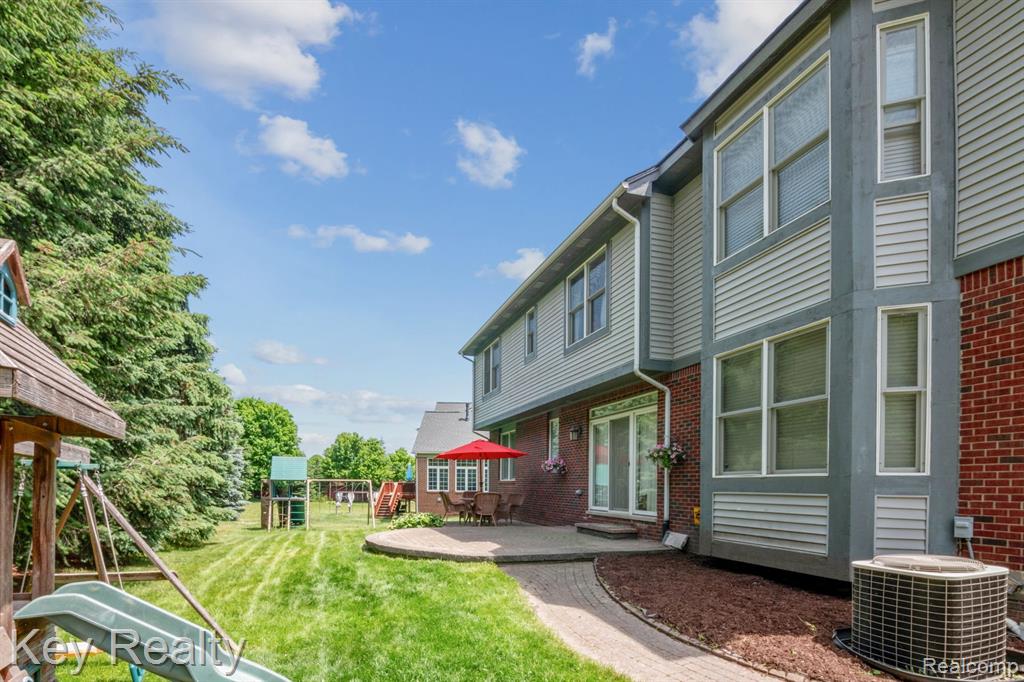 50424 LIVINGSTON Drive, Northville, MI 48168 — Photo 36