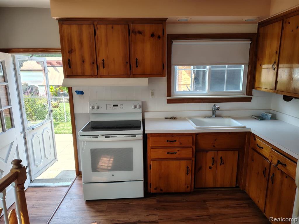 5454 Cranbrook Street, Dearborn Heights, MI 48125 — Photo 6