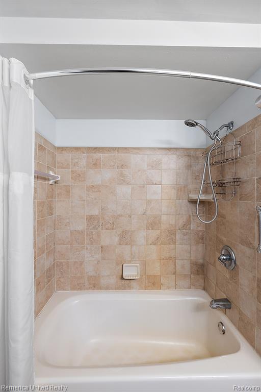 876 RIDGEMONT Street, Commerce Twp, MI 48382 — Photo 18