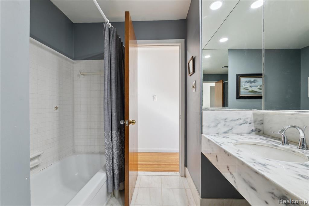 4113 TELEGRAPH Road, D-126, Bloomfield Hills, MI 48302 — Photo 9