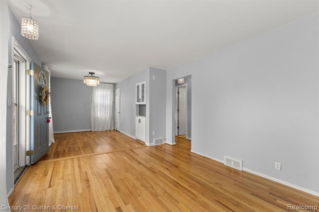 4615 MANDALAY Avenue, Royal Oak, MI 48073 — Photo 12
