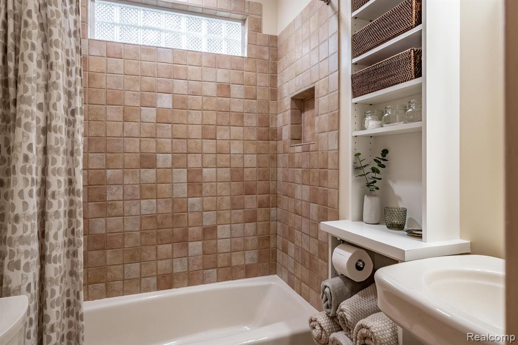 1335 KENSINGTON Drive, Ann Arbor, MI 48104 — Photo 15