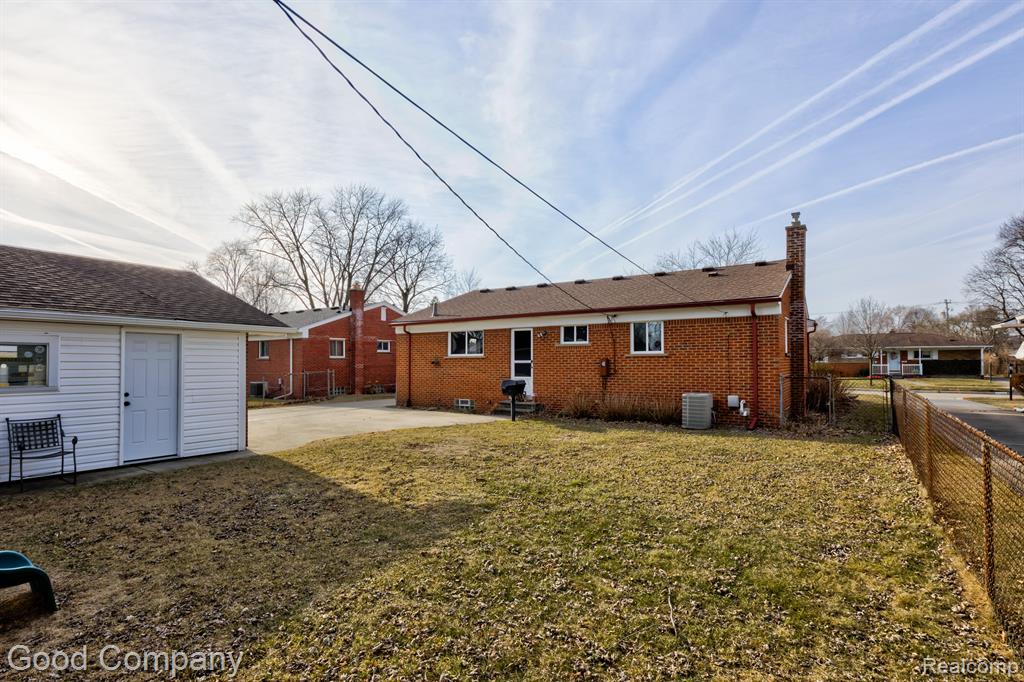 9062 SHANNON Drive, Sterling Heights, MI 48314 — Photo 35