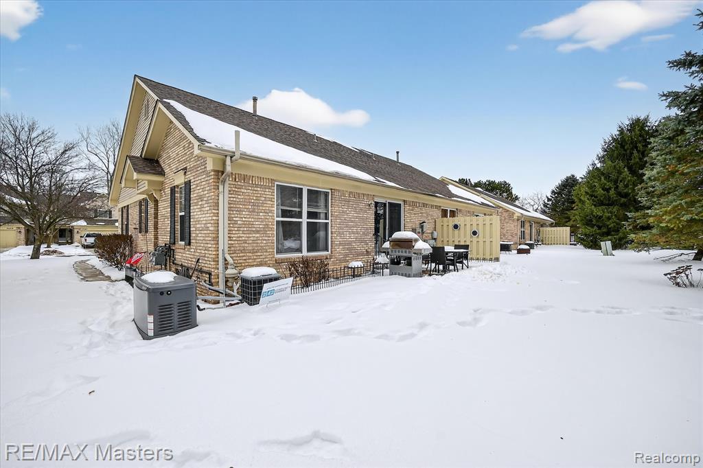 25409 Willowbrook Court, Flat Rock, MI 48134 — Photo 27