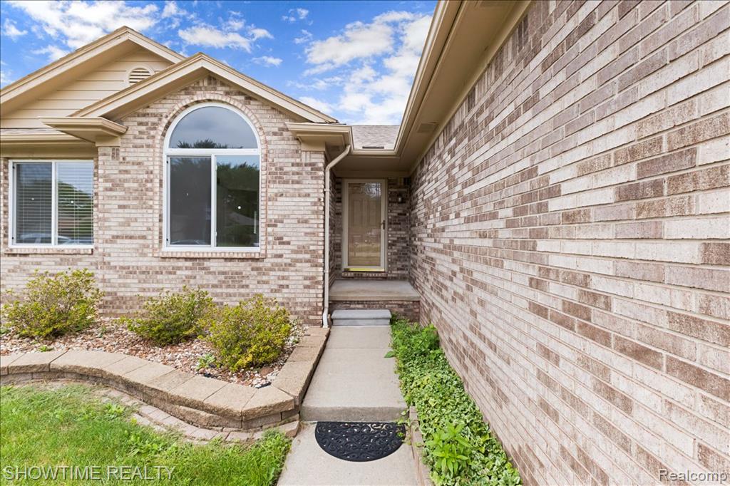 46132 Royal Drive, Chesterfield, MI — Photo 5