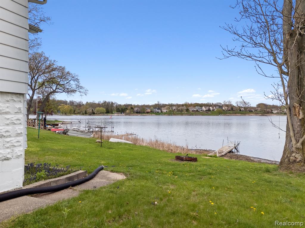 490 Chicago Drive, Howell, MI 48843 — Photo 21