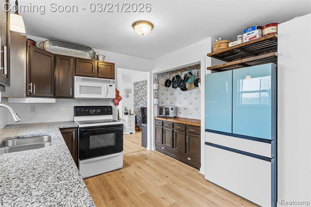 1472 St Lawrence Court, Fenton, MI 48430 — Photo 11