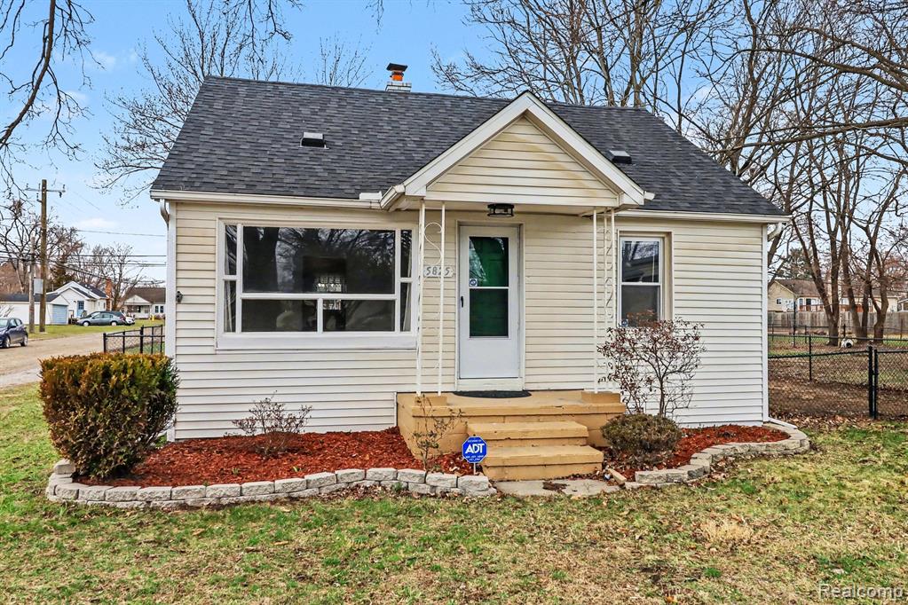 5825 N Newburgh Road, Westland, MI — Photo 2